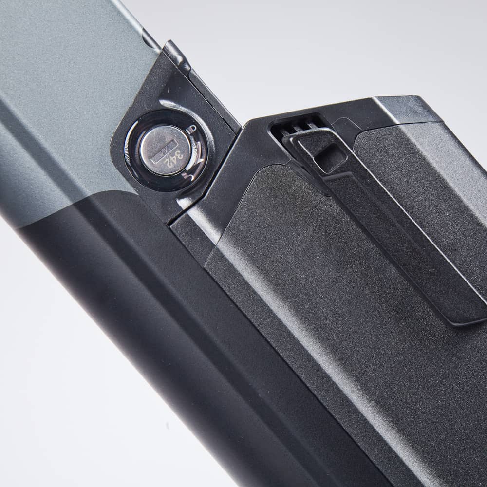 BLUEREV_2022_WARRIOR_16AH 48V SAMSUNG BATTERY (90 – 120 KM RANGE) - Street Rides