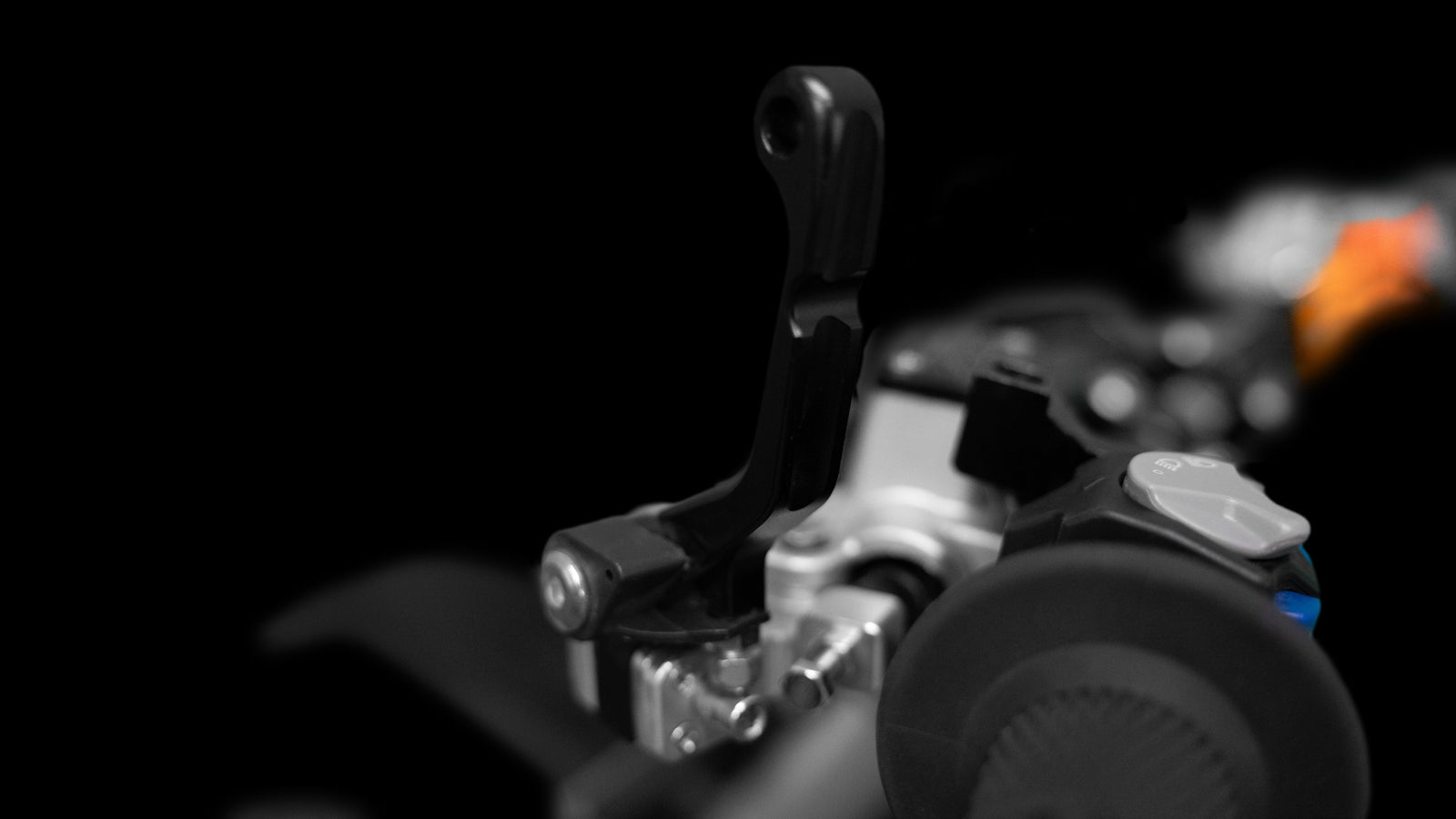 Trailblaze Motors Omega suspension and wheel detail