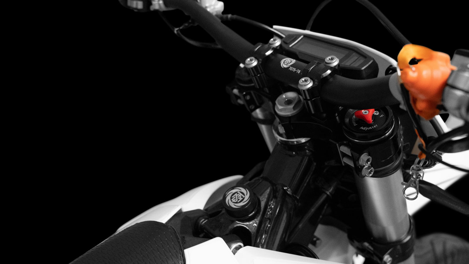 Trailblaze Motors Omega SM cockpit and display