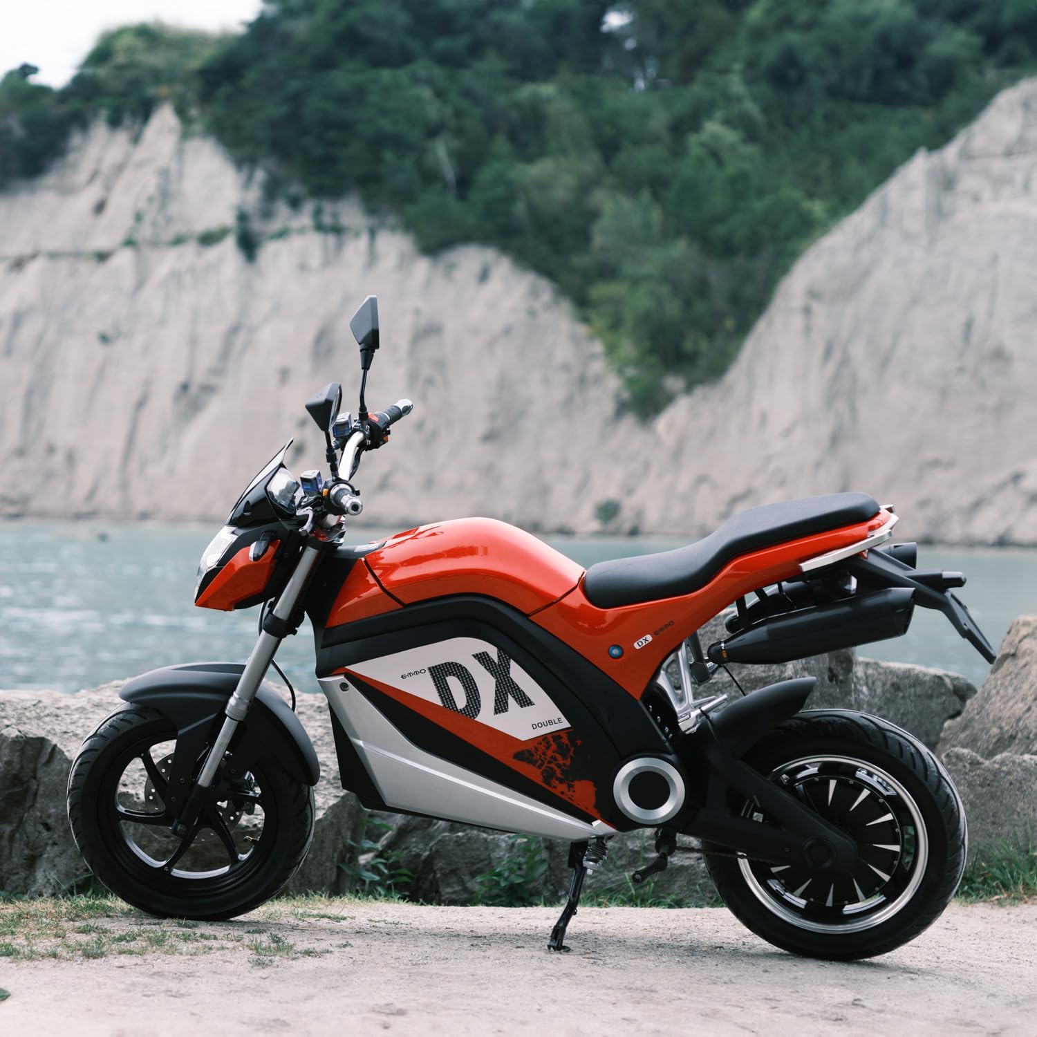 EMMO DX Canada motorcycle-style handlebar and display