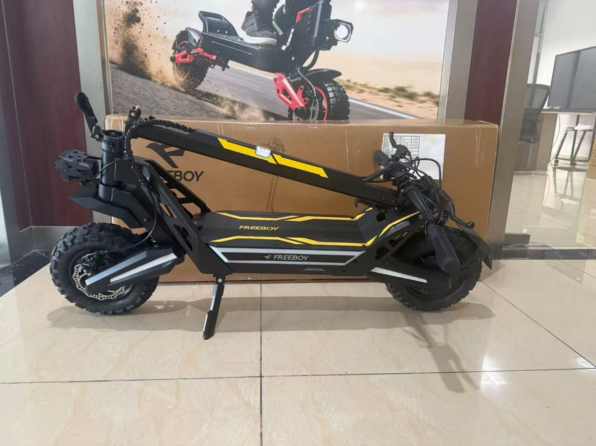 FREEBOY J2 Max folded with black frame and yellow deck accents