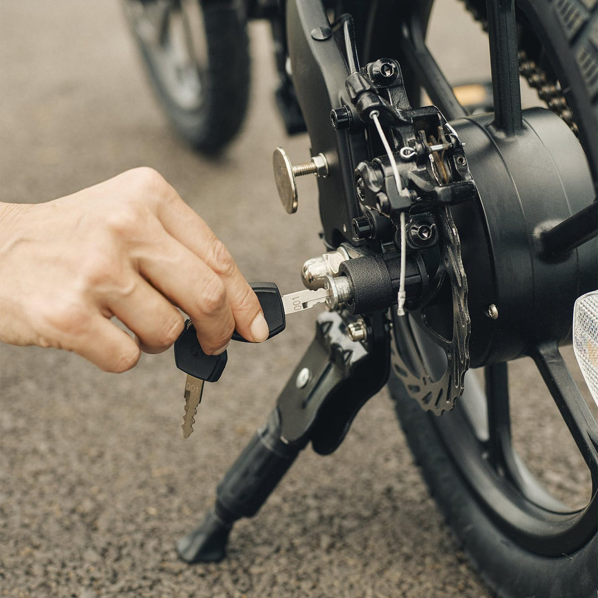 View of Jetson Haze folding e-bike display and controls