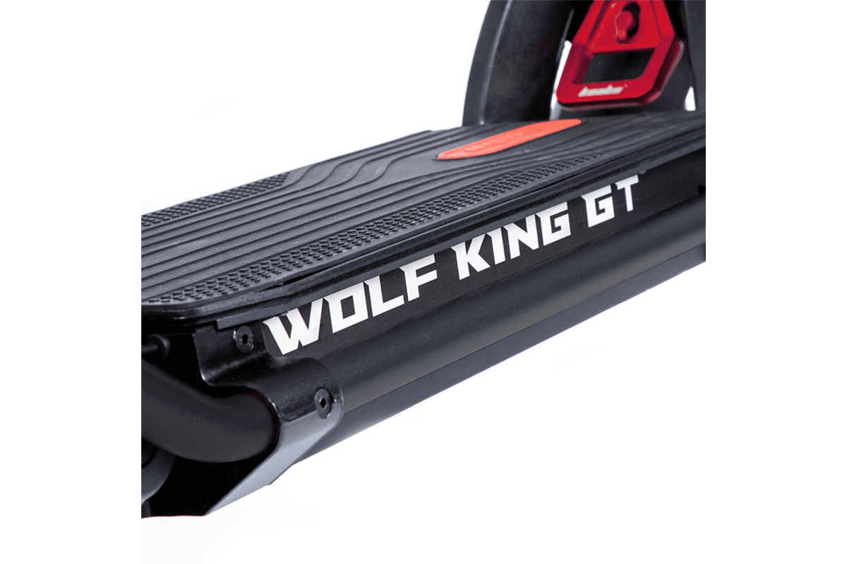 Kaabo Wolf King GT Pro deck detail