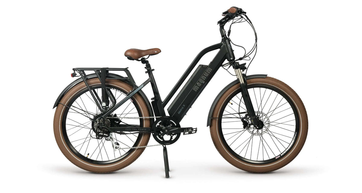 Magnum Metro X in a metallic blue touring setup