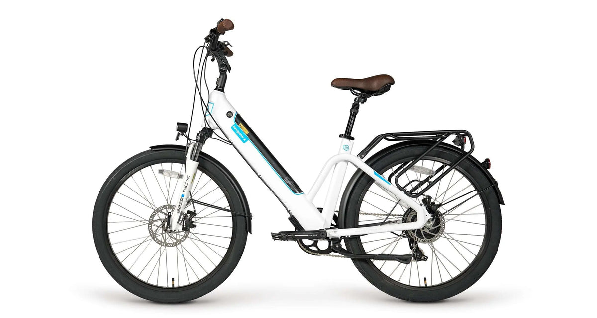 Magnum Navigator S white model with the cockpit visible