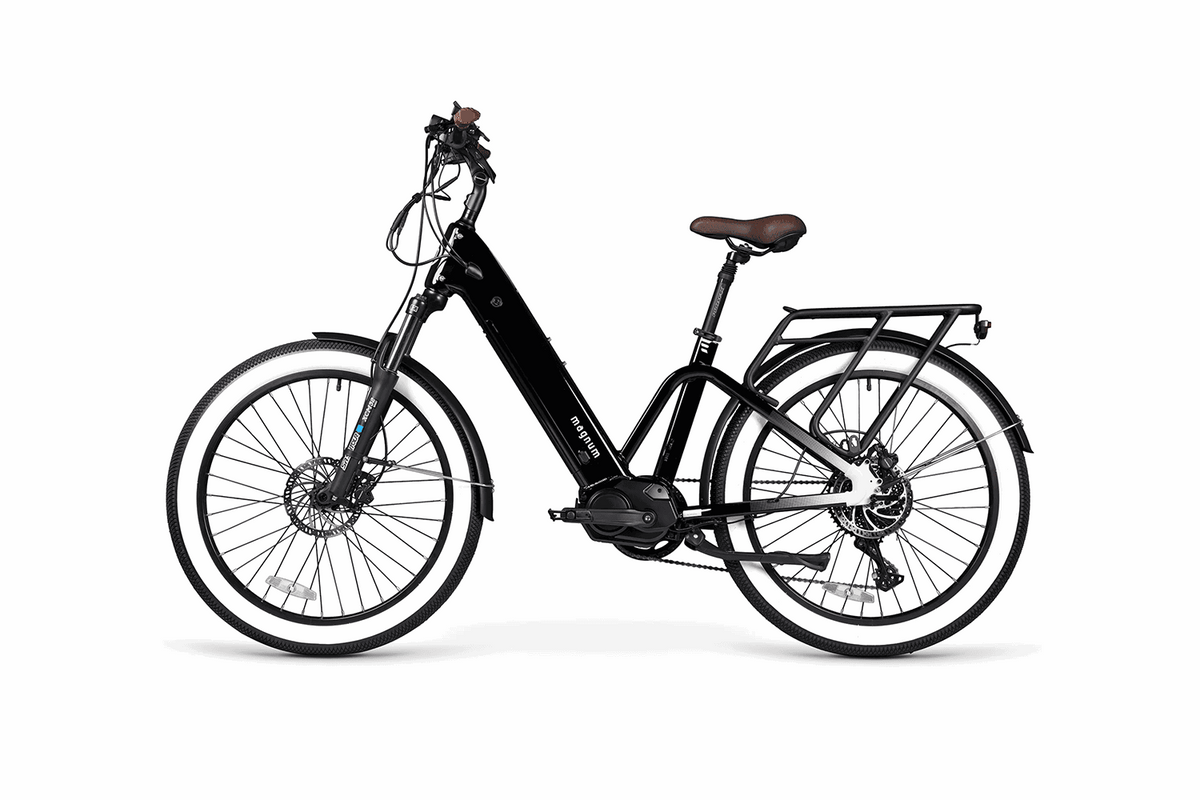 Final studio angle of the Magnum Pilot commuter bike in black