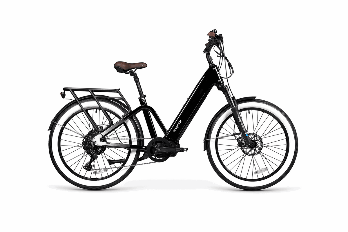 Black Magnum Pilot e-bike with a sharp side profile