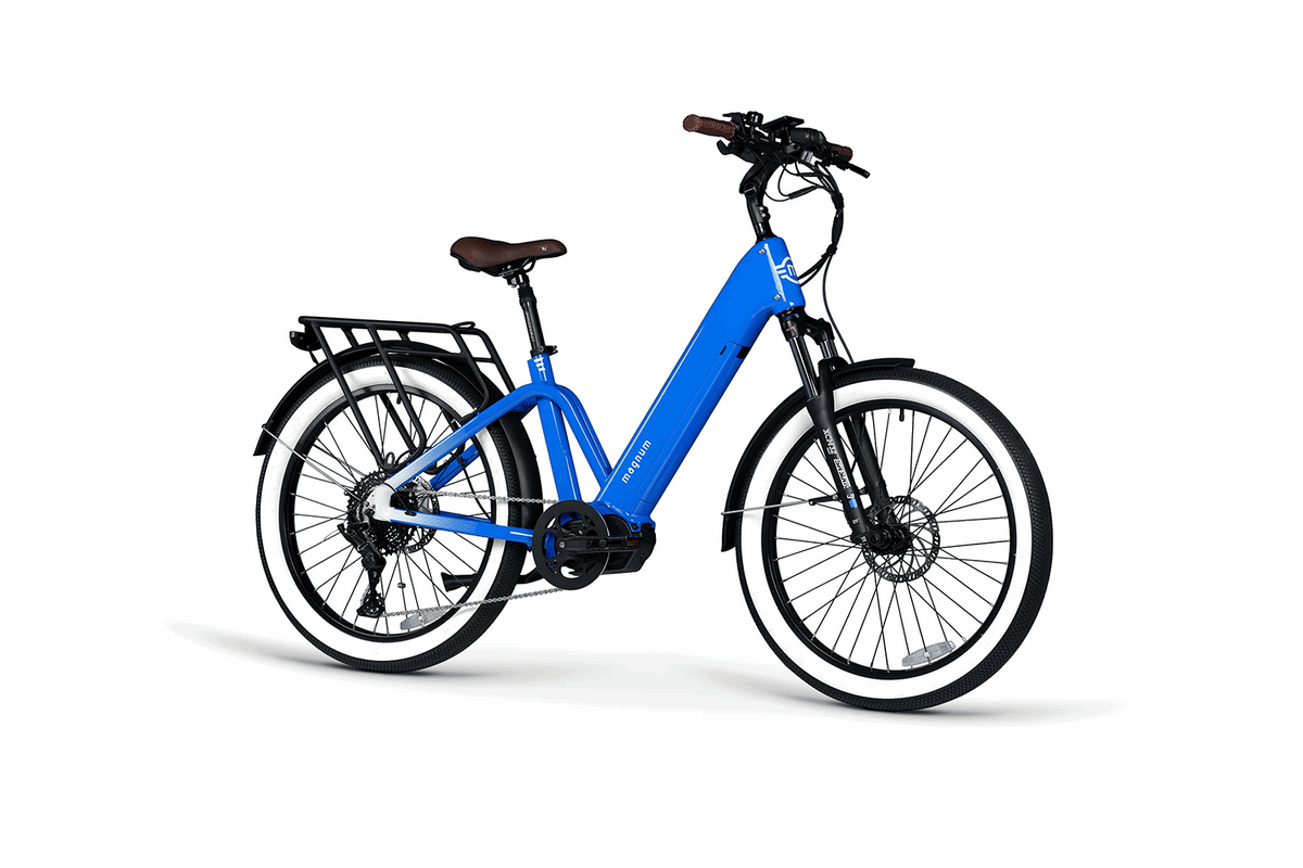 Rear-side angle of the Magnum Pilot in blue and white