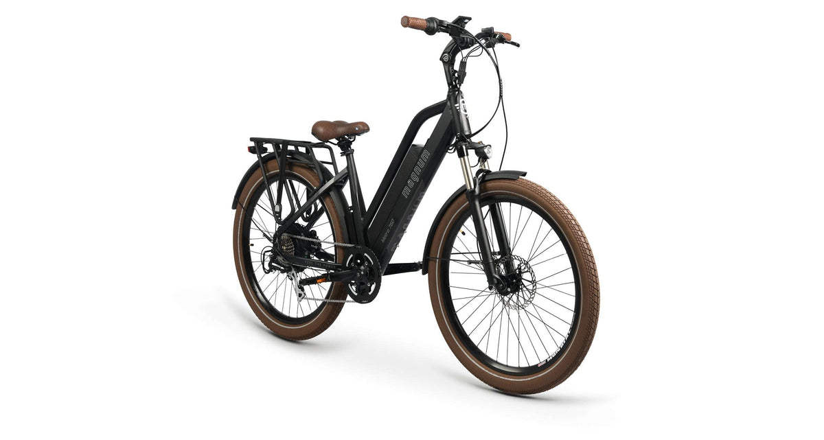 Magnum Metro 750 - Versatile Commuting E-Bike - Street Rides